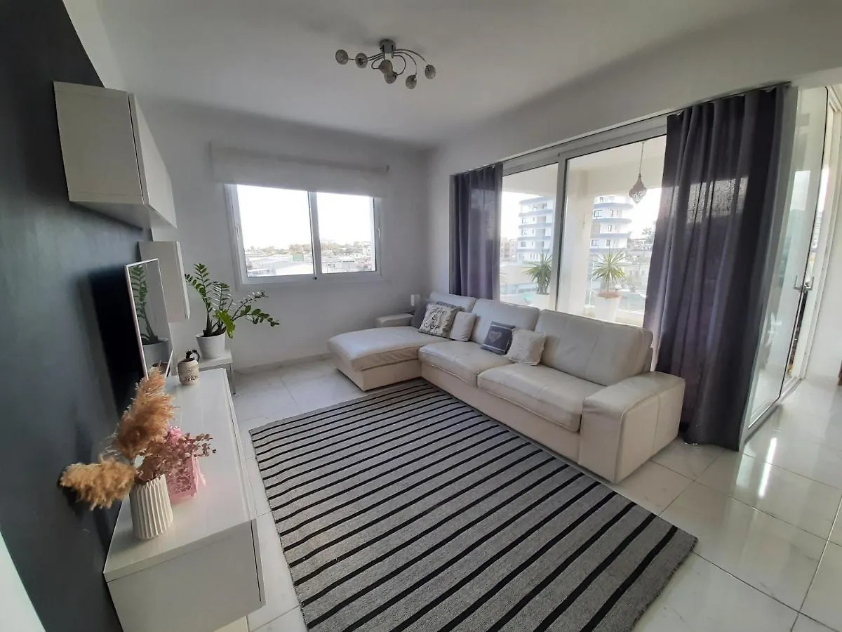 Happy Tucan Larnaca Apartment